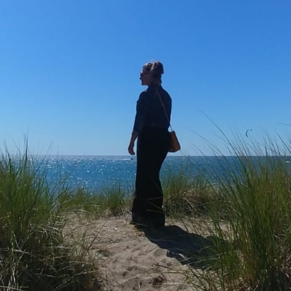 Meet your Posher, Bri - Picture 1 of 1